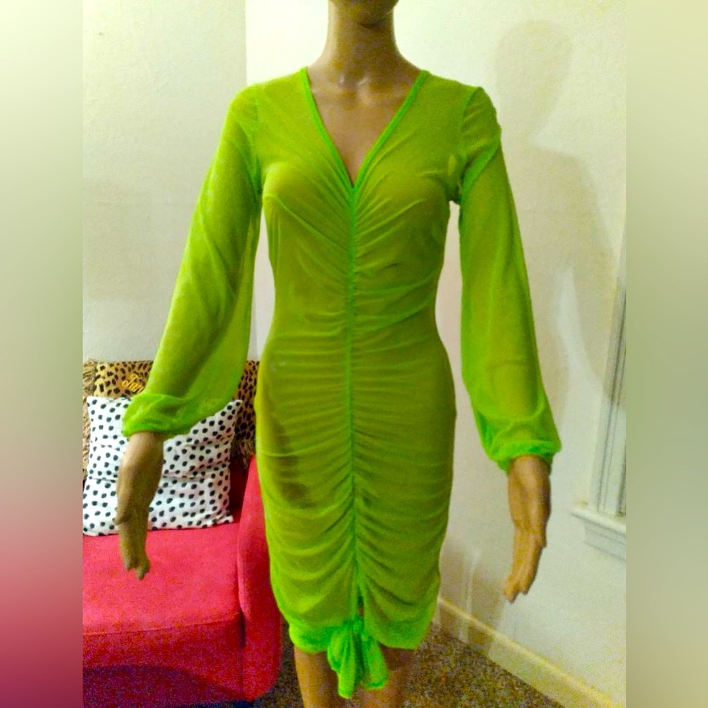 🔫 Neon green dream Coverup is sheer, long sleeve and drapes all the way down.